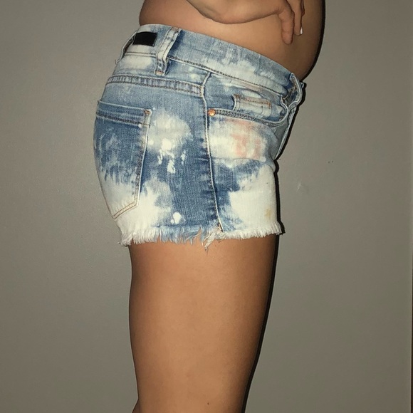 Shorts - Picture 2 of 7